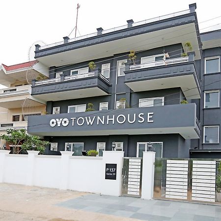 Hotel Oyo Townhouse 018 Medanta Gurgaon Exterior foto