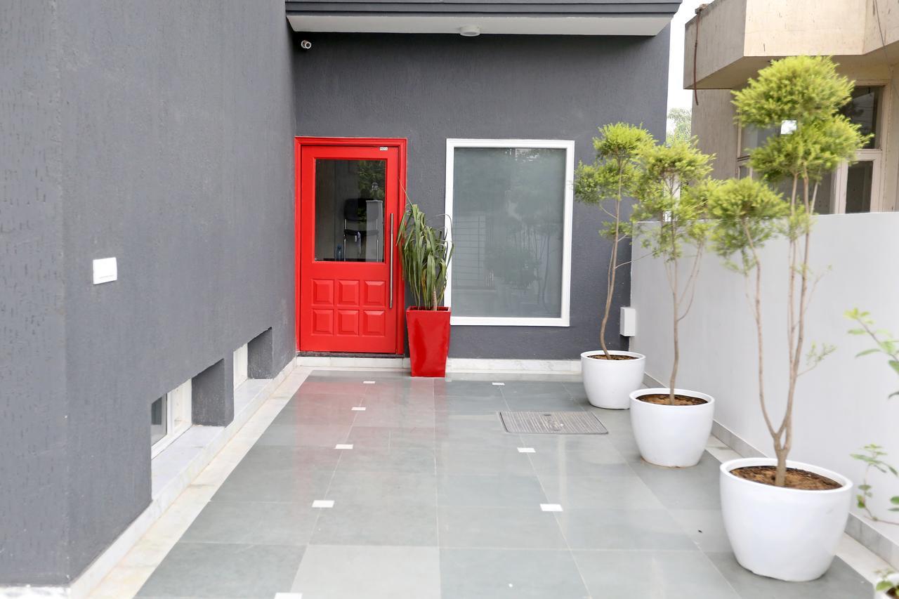 Hotel Oyo Townhouse 018 Medanta Gurgaon Exterior foto