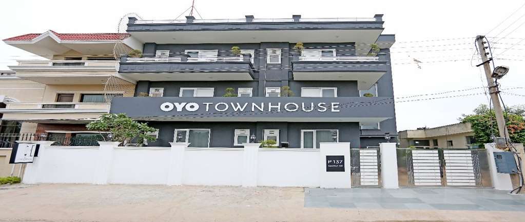 Hotel Oyo Townhouse 018 Medanta Gurgaon Einrichtungen foto